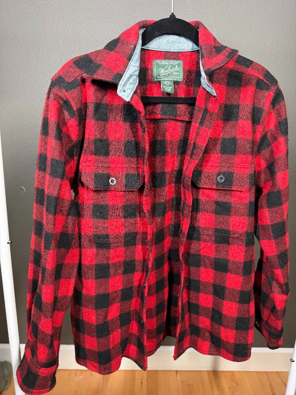 Woolrich Woolen Mills Flannel Shirt Mens Small Red Black Buffalo Plaid Button Up